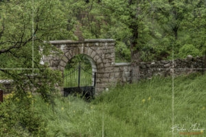 Обраслия двор на църквата &bdquo;Свети Георги Руян&ldquo;