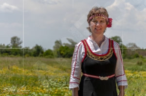 Фотосесия с носия в потопената църква &bdquo;Свети Атанасий&ldquo;, язовир Копринка