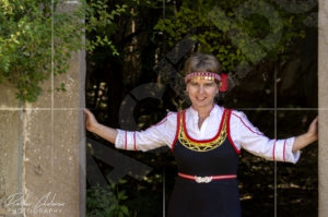 Фотосесия с носия в потопената църква &bdquo;Свети Атанасий&ldquo;, язовир Копринка