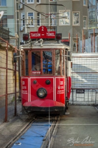 Импровизирано депо за "Носталгичния трамвай" в страни от улица Istiklal