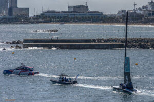 UNICREDIT Youth America&rsquo;s Cup - буксиране на състезателните лодки към състезателното трасе