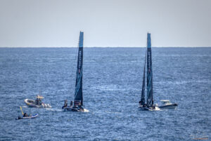 UNICREDIT Youth America&rsquo;s Cup - при липса на вятър, състезателните лодки се нуждаят от ескортиращи моторници