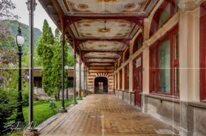 Външен покрит коридор на казиното в Băile Herculane