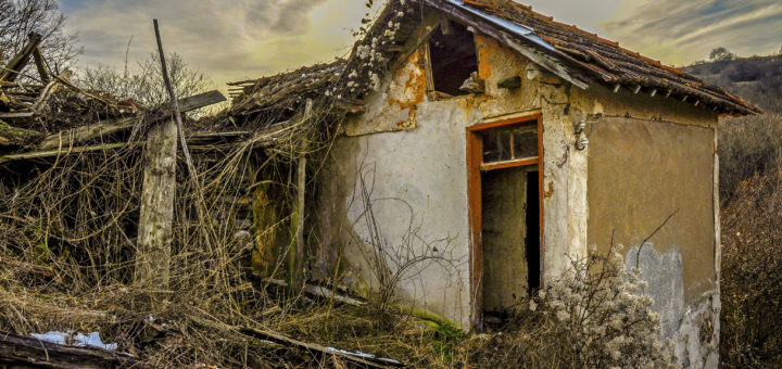 Изоставената къща