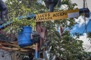 Надпис "Luces C&aacute;mara Acci&oacute;n" ("Светлини, камера, действие")
