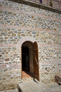 Вход към музея "Цари Мали Град"