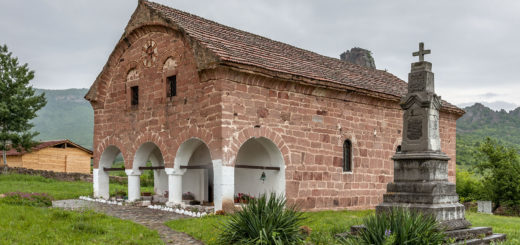 Черверната църква до село Боровица