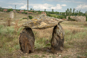 Долменът край с. Изворово