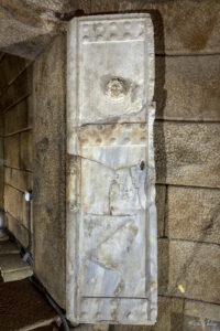 Мраморна врата в гробницата на Севт III
