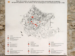 Карта с попаденията на минометния огън и разрушенията от войната в Дубровник