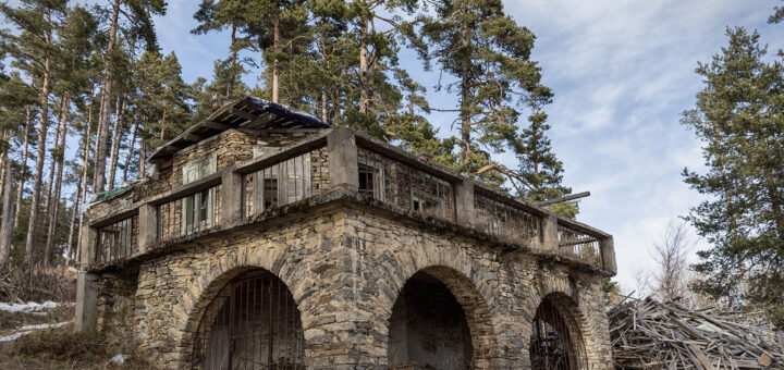 Изоставеното летовище и ски писта Бяла черква