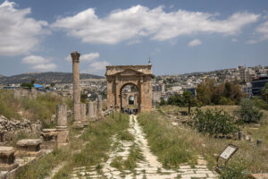 Джераш - северният Тетрапилон и северната врата