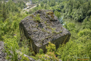 Каменна градина край Карлуково - един от каменните блокове на срутището Струпаница