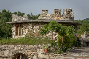 Каменните къщи край Карлуково - къща замък