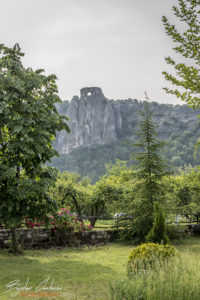 Провъртеника гледан от Каменните къщи край Карлуково
