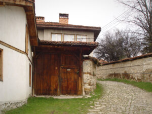 По калдъръмените улици на Копривщица