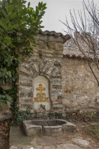 Чешма в двора на Кукленския манастир