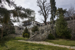 Дворът на Кукленския манастир