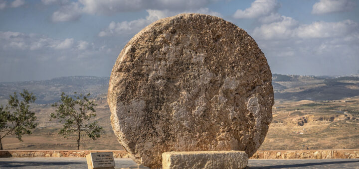 Планината Небо