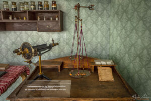 Лаборатория за тестване на розово масло в музея на розата