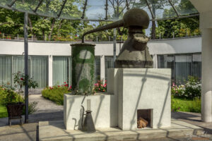 Музей на розата - възстановка на оригинален казан за розово масло