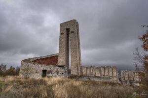 Спиралата на Паметник на трите поколения