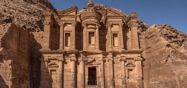 Петра - Манастирът