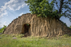 Срязаната могила