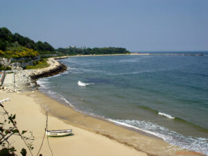 Плажът пред &bdquo;Слънчево бунгало&ldquo; в резиденция &bdquo;Евксиноград&ldquo;