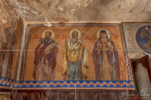 Доста запазени стенописи в черквата на изоставената Духовна семинария в Черепиш