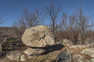 Скален феномен Главата, с. Долно Вършило