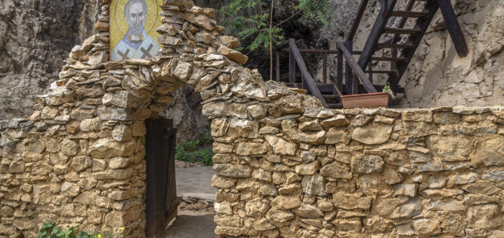 Скален манастир Свети Никола (Глигора)