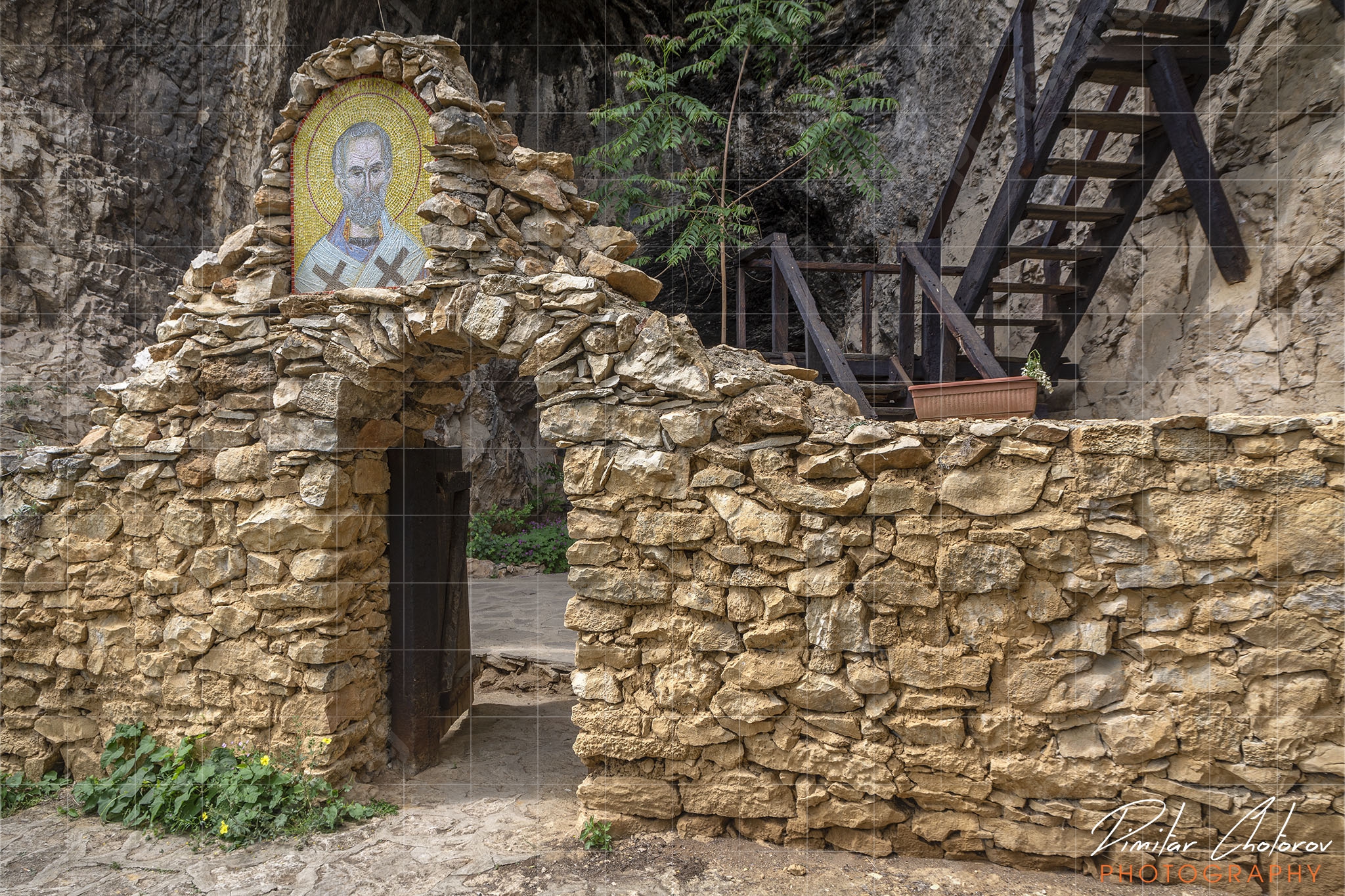 Скален манастир Свети Никола (Глигора)