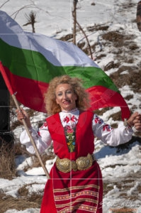 Кметицата на град Шипка повежда хорото за Трифон Зарезан