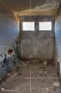 Килия за двама затворника в изоставения военен затвор