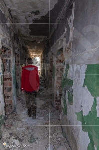 Из коридорите на изоставения военен затвор