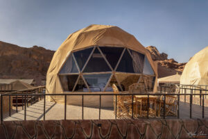 Гео купол в пустинята Wadi Rum