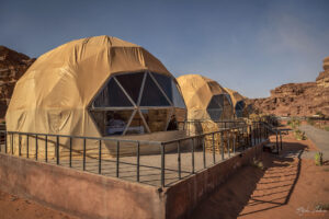 Гео куполи в пустинята Wadi Rum