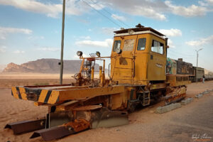 Машина за почистване на релсите от пясък на ЖП гара Wadi Rum